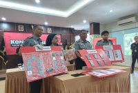 Jumpa pers pengungkapan enam orang Warga Negara Asing (WNA) pelaku prostitusi dalam jaringan (online) di Kantor Imigrasi Kelas I Khusus Non TPI Jakarta Barat, Senin (15/7/)/ Foto: Antara/Risky Syukur