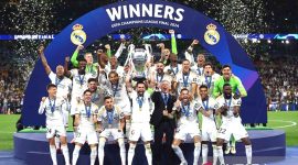 Pemain Real Madrid Nacho mengangkat tropi usai memenangi laga melawan Borussia Dortmund pada final Liga Champions 2023/2024 di Wembley Stadium, London, Inggris, Minggu (2/6/2024) dinihari WIB. ANTARA FOTO/REUTERS/Carl Recine