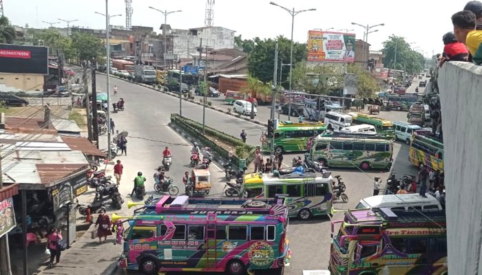 Blokir Jalan Simpang Pos Medan, Sopir Bus Protes Kebijakan Bobby Nasution