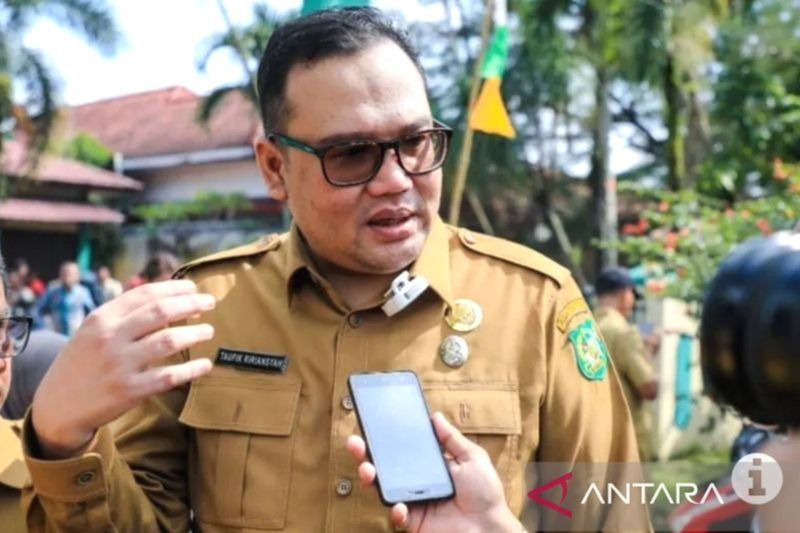 Bobby Nasution memberhentikan dr Taufik Ririansyah dari jabatan Kadis Kesehatan. Foto: Antara/HO-Diskominfo Kota Medan