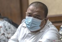 Terdakwa kasus suap barang dan jasa di Pemerintahan Kabupaten Langkat, Sumatera Utara, Terbit Rencana Perangin Angin bersiap menjalani sidang dengan agenda pembacaan vonis oleh majelis hakim di Pengadilan Tipikor, Jakarta, Rabu (19/10/2022) Foto: Arsip Antara
