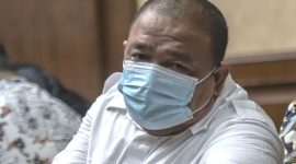Terdakwa kasus suap barang dan jasa di Pemerintahan Kabupaten Langkat, Sumatera Utara, Terbit Rencana Perangin Angin bersiap menjalani sidang dengan agenda pembacaan vonis oleh majelis hakim di Pengadilan Tipikor, Jakarta, Rabu (19/10/2022) Foto: Arsip Antara