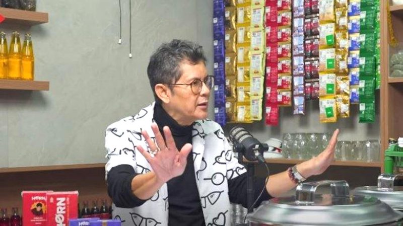 Seksolog Indonesia dr Boyke saat hadir sebagai bintang tamu di chanel YouTube HAS Creative. Foto: YouTube HAS Creative