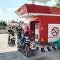 Petugas Pertashop sedang melayani pembelian BBM nonsubsidi. Foto: Humas Pertamina Patra Niaga Sumbagut