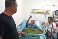Salah satu korban hanyut di Sungai Bah Bolon, Kabupaten Simalungun, sedang mendapat perawatan medis. Foto: Humas Polres Simalungun