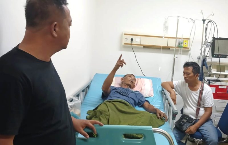 Salah satu korban hanyut di Sungai Bah Bolon, Kabupaten Simalungun, sedang mendapat perawatan medis. Foto: Humas Polres Simalungun