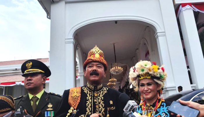 Menko Polhukam Hadi Tjahjanto Kenakan Pakaian Adat Aceh saat Peringati HUT Ke-79 RI