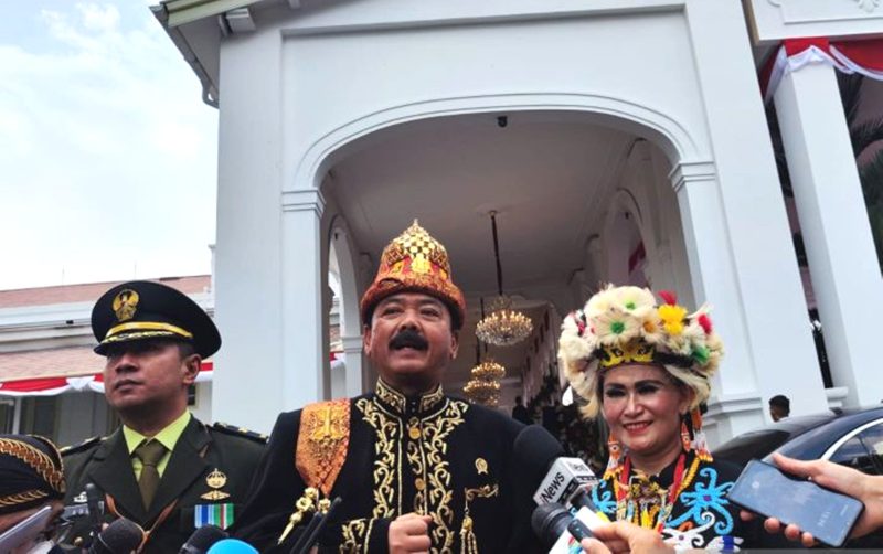 Menteri Koordinator Bidang Politik, Hukum, dan Keamanan Hadi Tjahjanto menghadiri Upacara Detik-Detik Proklamasi dalam rangka peringatan HUT Ke-79 Kemerdekaan RI di Istana Merdeka, Jakarta, Sabtu (17/8/2024). Foto: Antara/Mentari Dwi Gayati