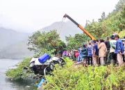 Tim SAR Temukan Minibus yang Terjun ke Danau Toba di Tongging