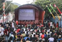 Ilustrasi _ Nonton bareng (nobar) warga. Foto: Antara