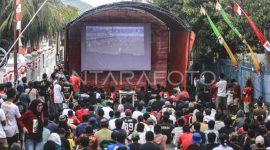 Ilustrasi _ Nonton bareng (nobar) warga. Foto: Antara