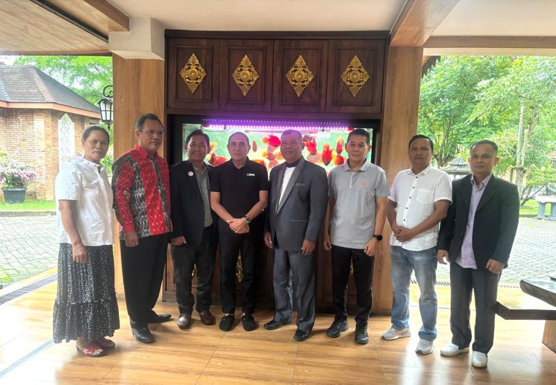 Pengurus FBUKI berfoto bersama bakal calon Gubernur Sumut Edy Rahmayadi. Foto: Istimewa