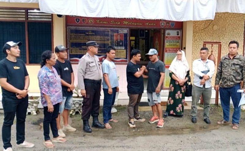 Polsek Bangun memediasi sopir dalam kasus penganiayaan yang viral di Kabupaten Simalungun. Foto: Humas Polres Simalungun