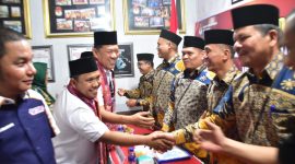 Balon Wali Kota dan Wakil Wali Kota Sibolga, Akhmad Syukri Nazri Penarik – Pantas Maruba Lumbantobing disingkat PENTAS saat menyerahkan berkas pendaftaran di KPU Sibolga. Foto: Istimewa
