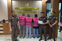 Pelimpahan tahap II berkas 5 tersangka kasus dugaan korupsi rehabilitasi tembok pagar dan pembangunan gapura Universitas Islam Negeri Sumatera Utara (UINSU) Tuntungan tahun 2020. Foto: Topikseru/ Edward Gilbert