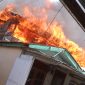 Dinas Pemadam Kebakaran dan Penyelamatan (Damkarmat) Kota Medan, Sumatera Utara mengerahkan sebelas armada untuk memadamkan 21 rumah penduduk yang terbakar. Foto: Antara/HO-Dok Damkarmat