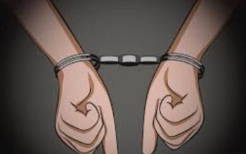 Mencuri sandal majikan