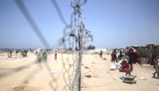 Ilustrasi - Kondisi warga Palestina di Jenin, Tepi Barat, mengungsi ke daerah yang lebih aman. Foto: Antara/Anadolu
