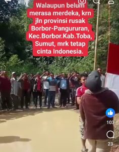 Masyarakat Borbor Toba Upacara Kemerdekaan di Kubangan Jalan