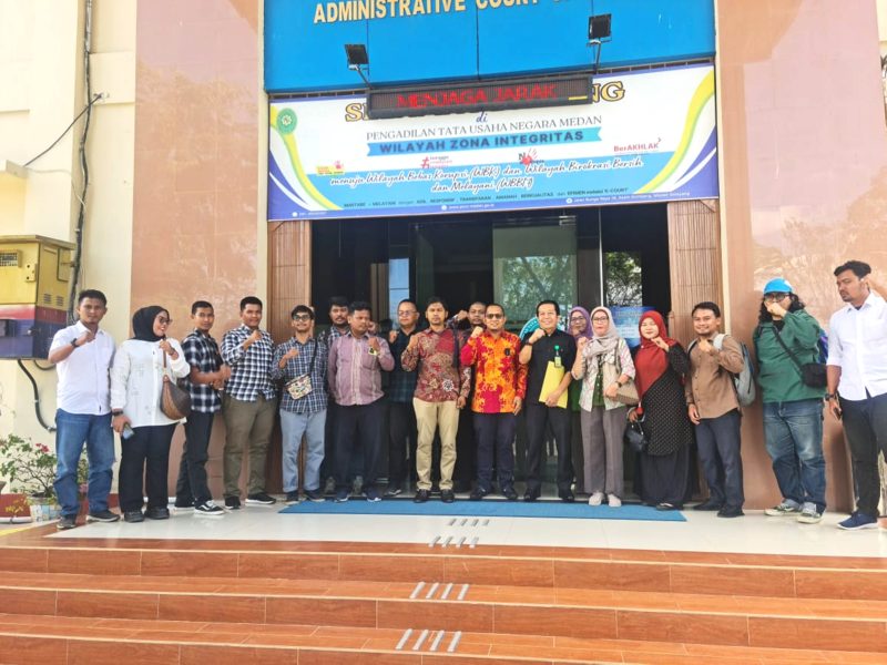 Sebanyak 13 lembaga yang terdiri dari lembaga masyarakat sipil dan profesi mengajukan Amicus Curiae ke PTUN Medan sebagai dukungan kepada 103 guru honorer Langkat. Foto: Dok. LBH Medan 