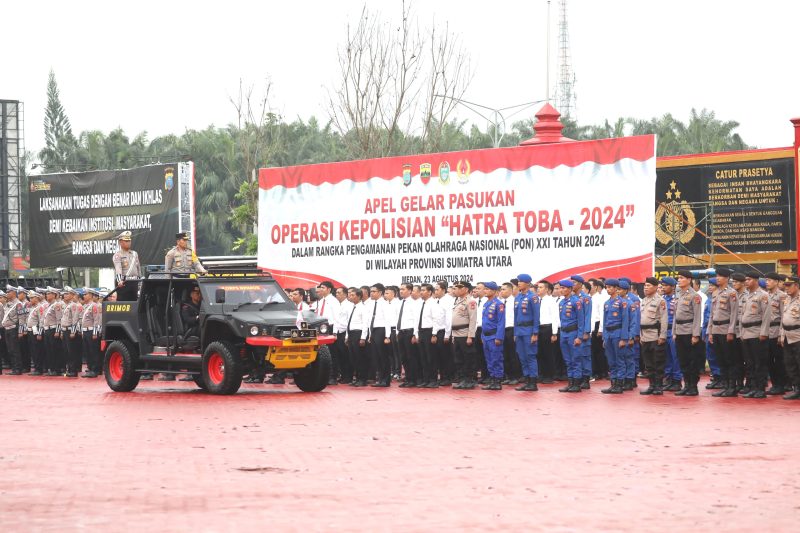 Wakil Kepala Kepolisian Daerah Sumut Brigjen Pol Rony Samtana saat memeriksa pasukan paa Apel Ops Hatra Toba 2024. Foto: Humas Polda Sumut