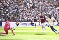 Pemain Chelsea FC Nicolas Jackson saat mencetak gol kedua ke gawang West Ham United. Foto: REUTERS/Dylan Martine