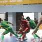 Tim futsal putra Sumut (hijau) memang tipis 3-2 atas tim DKI Jakarta di cabang futsal PON 2024. Foto: Antara/Juraidi