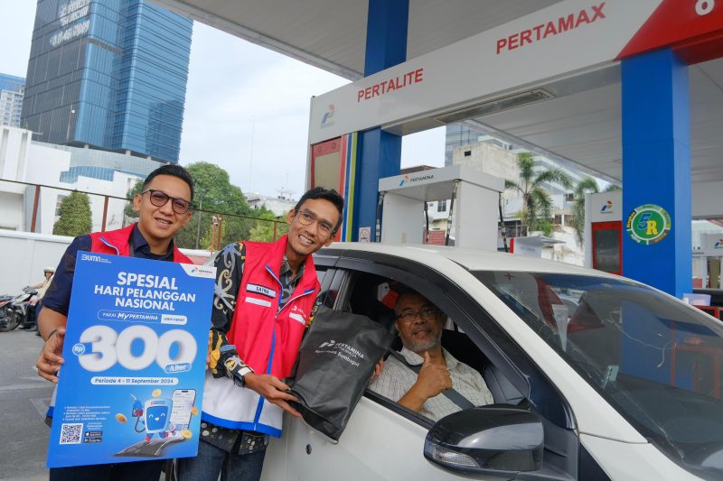 Pertamina Patra Niaga Sumbagut menyapa pelanggan setia untuk merayakan Hari Pelanggan Nasional (HPN) 2024. Foto: Dok. Pertamina Patra Niaga Sumbagut