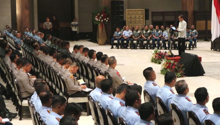 Presiden Jokowi Minta TNI dan Polri Jaga Stabilitas: Negara yang Konflik Tidak Mungkin Membangun
