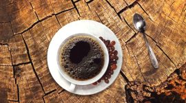 Ilustrasi - Secangkir kopi hitam. 