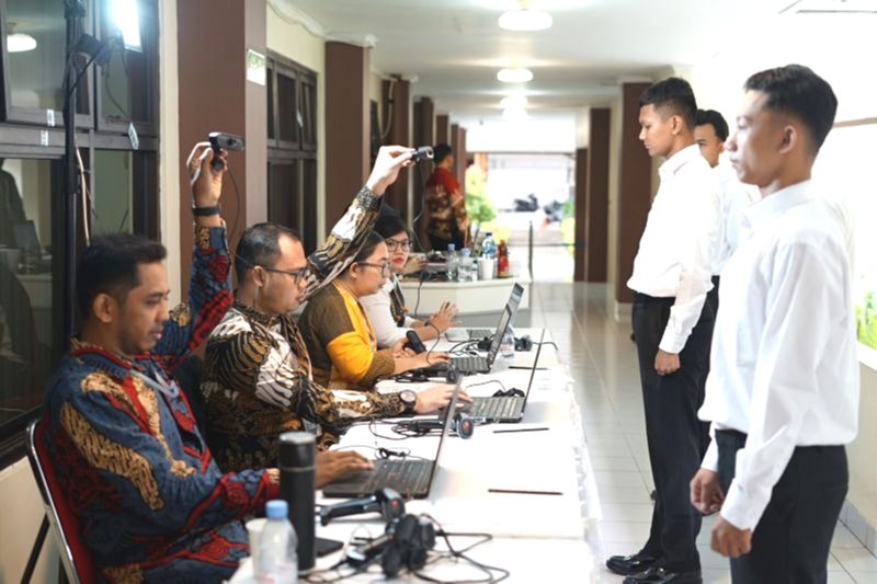 Proses pendaftaran calon pegawai negeri sipil (CPNS) di lingkungan Kanwil Kemenkumham DIY, Kamis (5/9/2024). Foto: Antara/HO-Kemenkumham DIY