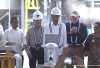 Tangkapan layar - Presiden Joko Widodo saat menekan tombol peresmian pabrik smelter PT Freeport Indonesia di Gresik, Provinsi Jawa Timur, Senin (23/9/2024). Sumber: Antara/Andi Firdaus