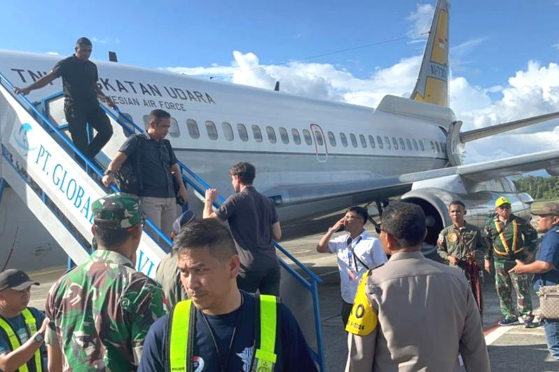 Pesawat TNI AU yang digunakan membawa Pilot Susi Air Kapten Phillip Mark menuju Bandar Udara Internasional Halim Perdanakusuma dari Lanut Yohanis Kapiyau, Timika, Sabtu (21/9). Foto: Antara/HO-Humas Polda Papua
