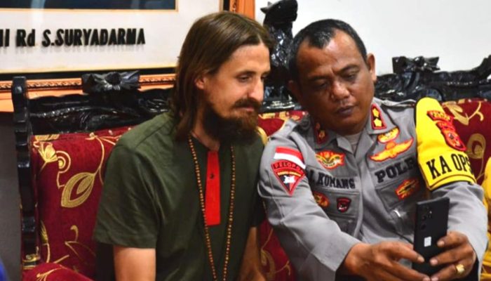 Pilot Susi Air yang Disandera OPM Selama 1,5 Tahun Akhirnya Bebas