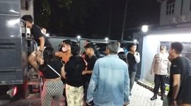 Kepolisian Resor (Polres) Tanjungbalai menjaring 29 orang bukan pasangan suami istri di Kota Tanjungbalai, Sumatera Utara, Minggu (1/9/2024) dini hari. Foto: Antara/HO-Polres Tanjungbalai