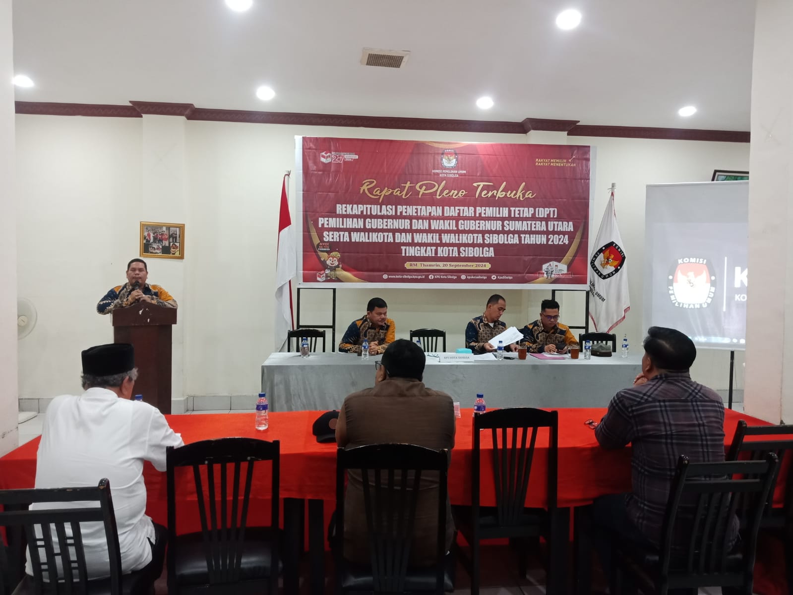 Suasana Rapat Pleno Terbuka rekapitulasi penetapan DPT Pilkada 2024 di Kota Sibolga. Foto: Isimewa