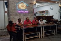 Konferensi Pers pasangan MaMa, setelah penetapan KPU, Minggu malam (22/09/2024), di Markaz Kopi, Pandan, Tapteng. Foto: Topikseru.com/ Jasman Julius