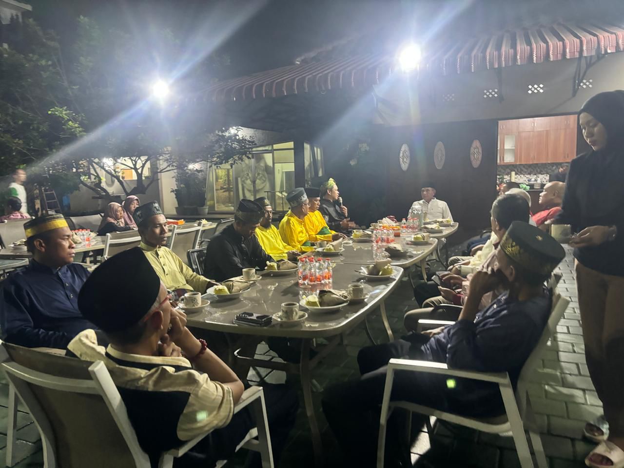 Calon Gubernur Sumatera Utara, Edy Rahmayadi saat menerima 11 Zuriat Kedatukan Melayu Batubara. Foto: Istimewa