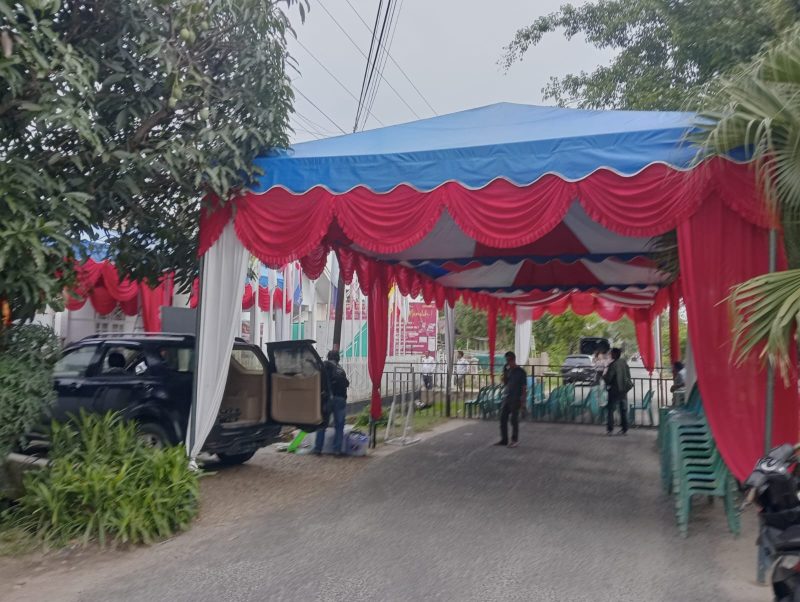 Suasana terkini di Kantor KPU Tapteng, menjelang pengundian nomor urut pasangan calon. Foto: Topikseru.com/ Jasman Julius