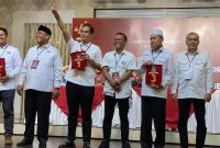 Foto bersama 3 pasangan calon yang bertarung di Pilkada Medan 2024. Foto: Topikseru.com/ Satria Hadhi Ningtyas