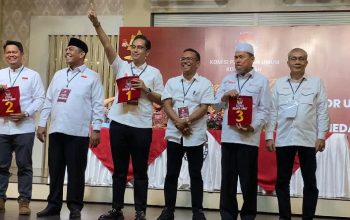 Foto bersama 3 pasangan calon yang bertarung di Pilkada Medan 2024. Foto: Topikseru.com/ Satria Hadhi Ningtyas