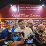Bobby Nasution saat diwawancarai usai rapat pleno terbuka pengundian dan penetapan nomor urut Pasangan Calon, Senin (23/9) malam: Topikseru.com/ Edward Gilbert Munthe