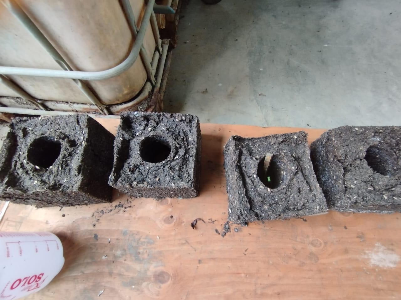 Kompos blok, metode pengomposan berbentuk blok yang diproduksi ICB di WSF. Foto: Topikseru.com/ Damai Mendrofa