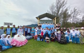 Foto bersama seluruh pesarta dan panitia WasteWiseFest 2024. Foto: Topikseru.com/ Jasman Julius