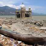 Kondisi Masjid Terapung pascagempa-tsunami di Palu. Foto: Papua.antaranews.com