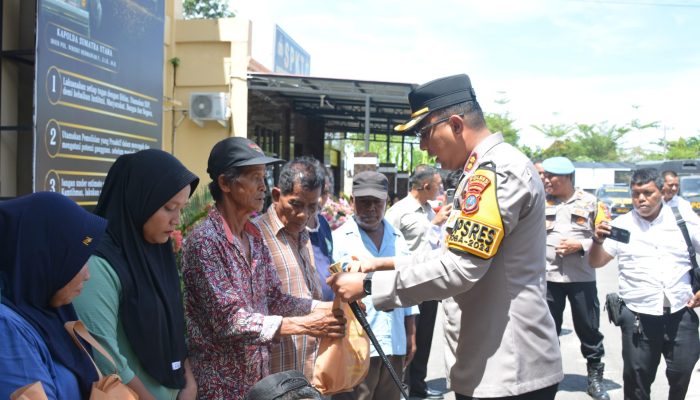 Polres Labusel Peduli: AKBP Arfin Fachreza Salurkan Bansos kepada Warga