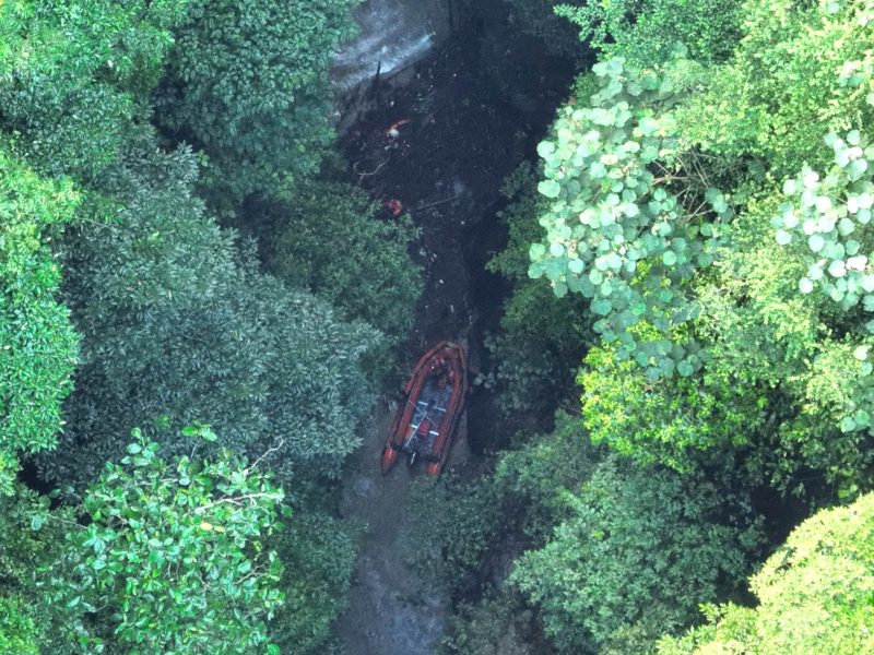 Perahu petugas Basarnas Medan terbalik di Sungai Lau Biang, Kabupaten Karo, 2 petugas masih dalam pencarian. Foto: Humas Basarnas Medan