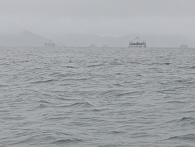 Ilustrasi - Suasana hujan deras mengguyur kawasan laut di Kabupaten Tapanuli Tengah. Foto: Topikseru.com/ Jasman Julius
