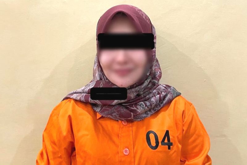 Tersangka selebgram aceh dan eks Caleg inisial MD alias ML di Polda Aceh. Foto: Humas Polda Aceh
