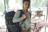 Fitrah Al Najib, seorang volunter PON 2024 yang tak kunjung menerima honor hingga tak bisa pulang ke kampung halamannya. Foto: Dokumentasi pribadi